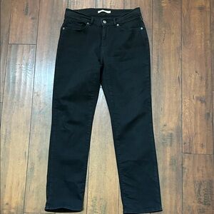 Levi's Women's straight Black Jeans 28